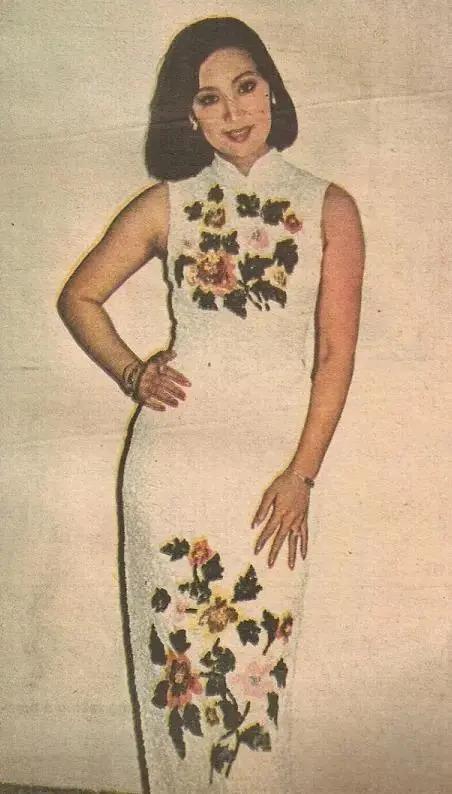 与全民偶像恋爱后被抛弃，迫于生计拍风月片，32岁隐退