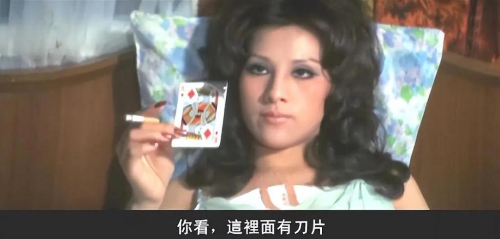 与全民偶像恋爱后被抛弃，迫于生计拍风月片，32岁隐退