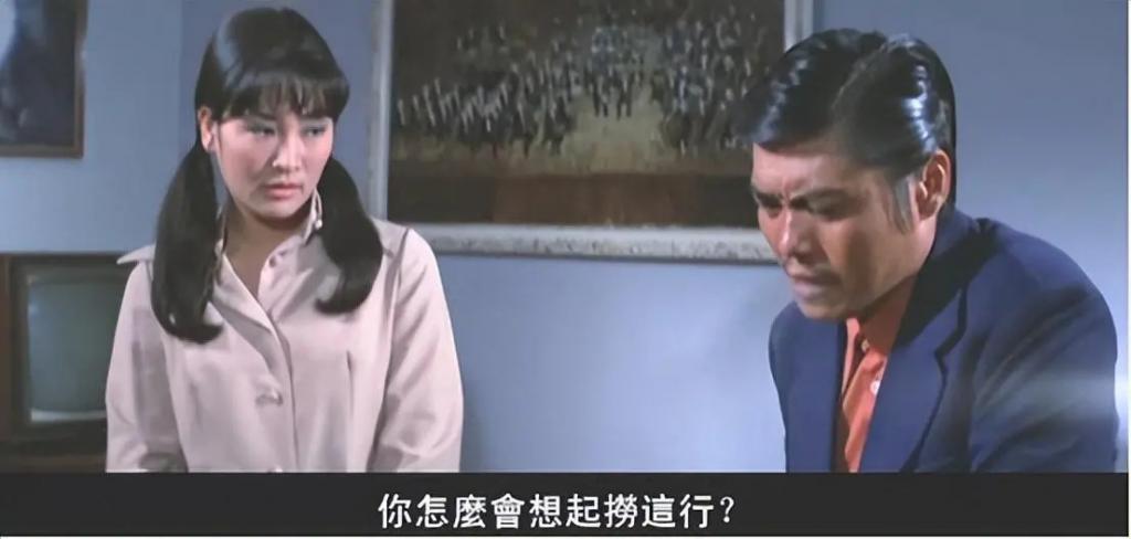 与全民偶像恋爱后被抛弃，迫于生计拍风月片，32岁隐退