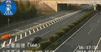 女星虞书欣司机被曝在高速上倒车，跟车粉丝竟效仿！警方回应