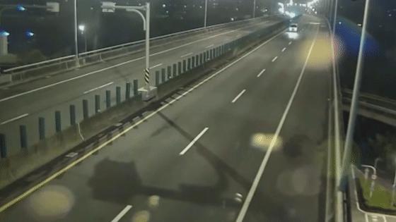 女星虞书欣司机被曝在高速上倒车，跟车粉丝竟效仿！警方回应