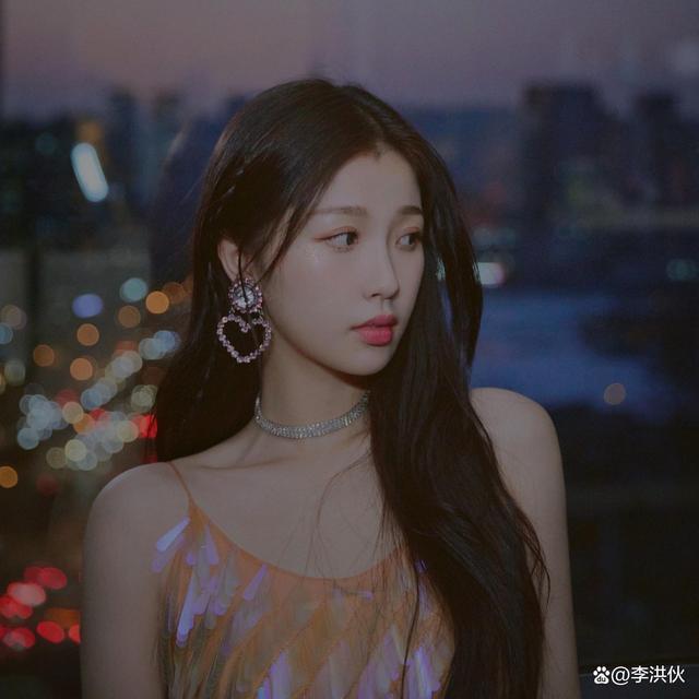 虞书欣司机高速变道，粉丝无脑追随，多次成错误示范