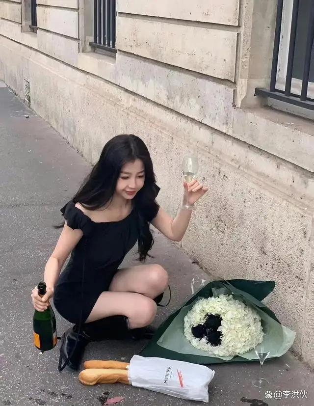 虞书欣司机高速变道，粉丝无脑追随，多次成错误示范