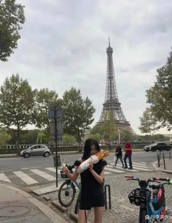 虞书欣司机高速变道，粉丝无脑追随，多次成错误示范