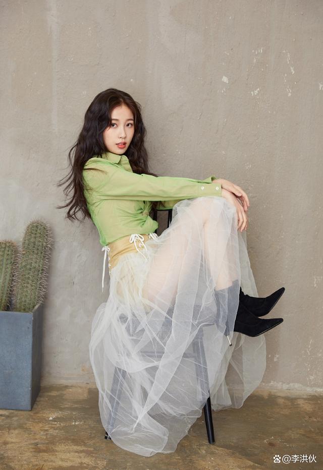 虞书欣司机高速变道，粉丝无脑追随，多次成错误示范