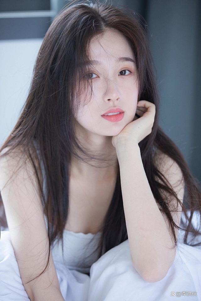 虞书欣司机高速变道，粉丝无脑追随，多次成错误示范