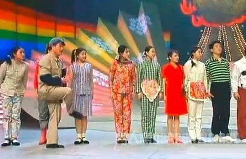 何超琼、黄仁勋都在穿的“东北老钱风”，已经火遍全球？