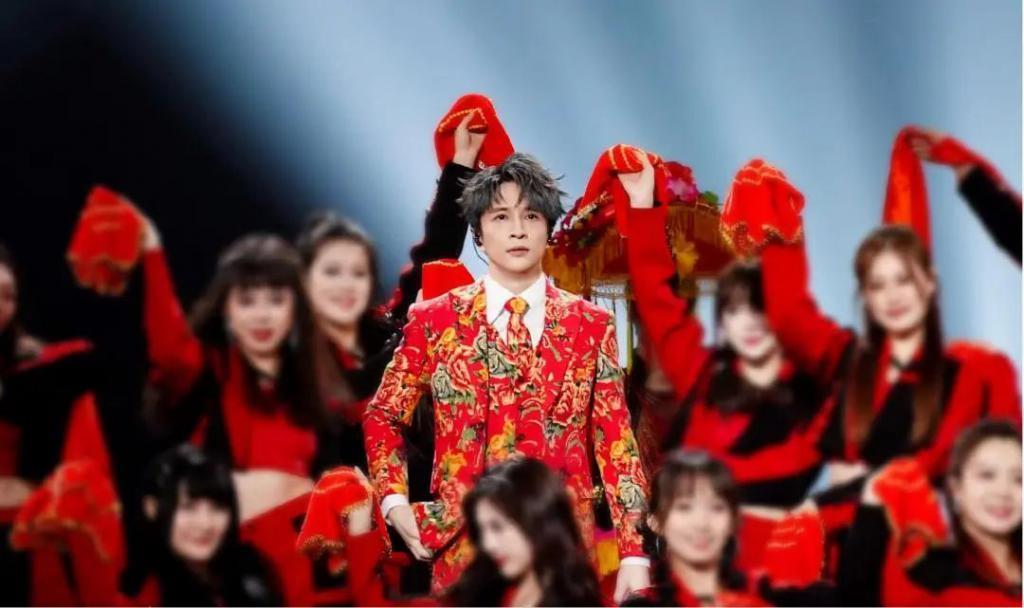 何超琼、黄仁勋都在穿的“东北老钱风”，已经火遍全球？