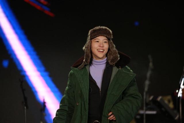 何超琼、黄仁勋都在穿的“东北老钱风”，已经火遍全球？