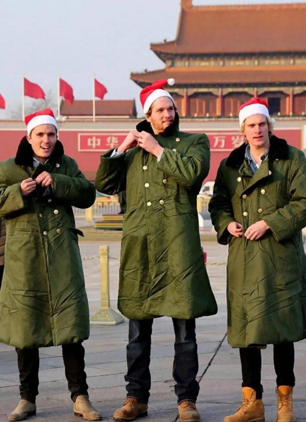 何超琼、黄仁勋都在穿的“东北老钱风”，已经火遍全球？