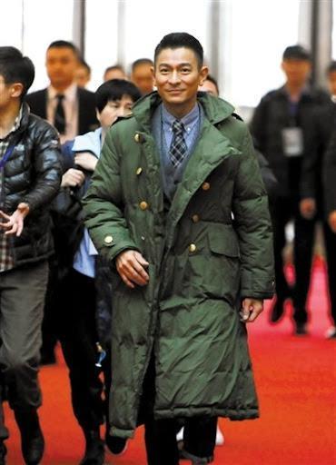 何超琼、黄仁勋都在穿的“东北老钱风”，已经火遍全球？