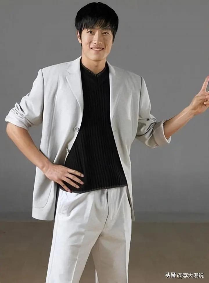 40岁刘翔身价10亿，退役7年，二婚六年无儿无女