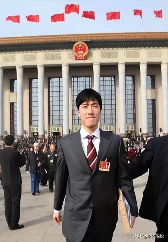 40岁刘翔身价10亿，退役7年，二婚六年无儿无女