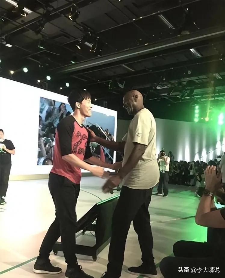 40岁刘翔身价10亿，退役7年，二婚六年无儿无女