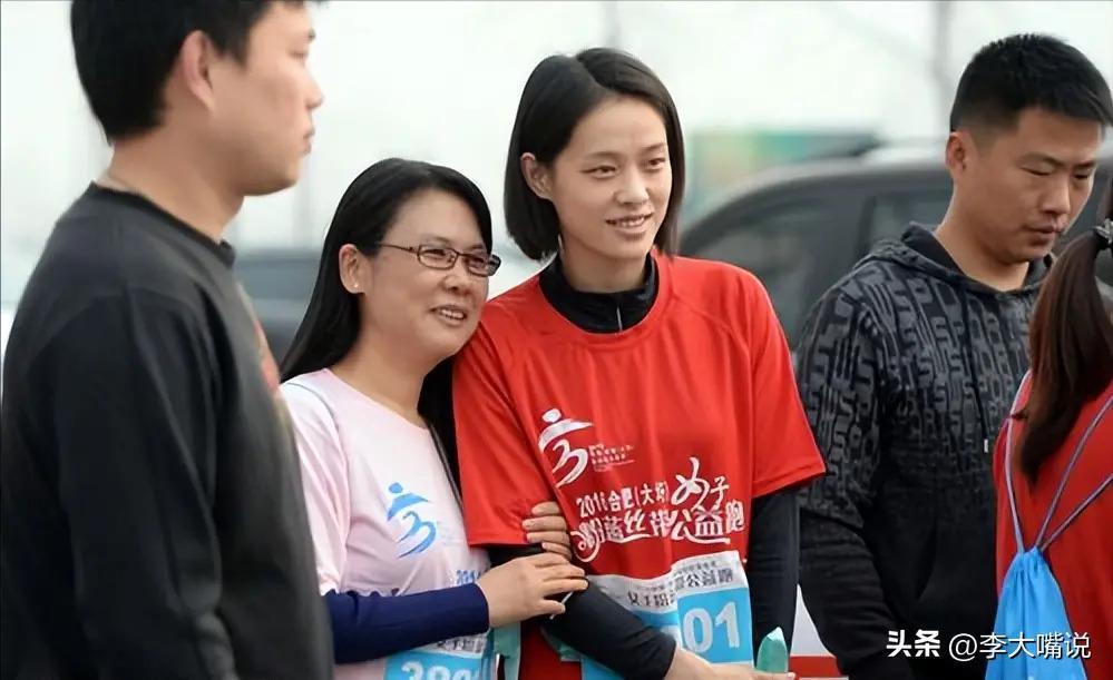 40岁刘翔身价10亿，退役7年，二婚六年无儿无女