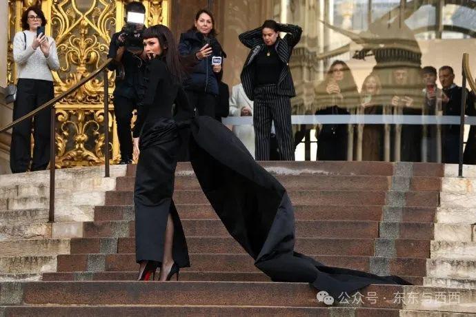 生完二胎立马复出，阶层跃升刻不容缓，她终于被认可了？