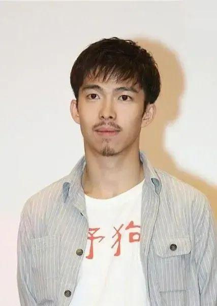 暧昧到网友大喊：在一起吧！原来并不是情侣啊……