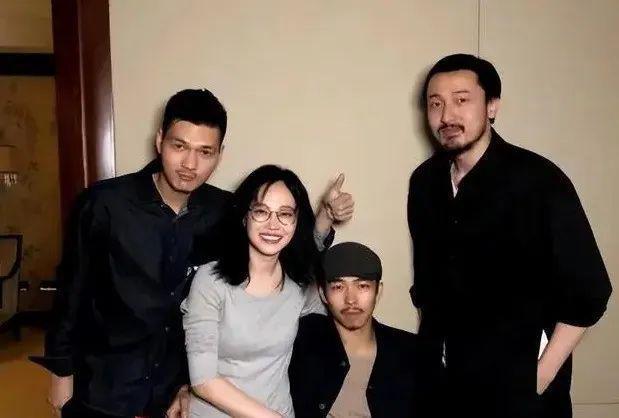 暧昧到网友大喊：在一起吧！原来并不是情侣啊……
