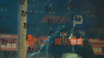 不是吧…他俩真谈上了？