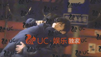 不是吧…他俩真谈上了？