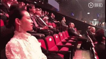 不是吧…他俩真谈上了？