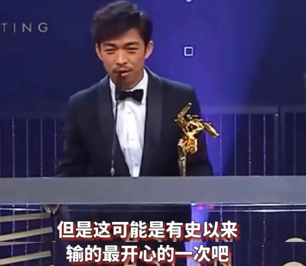 不是吧…他俩真谈上了？