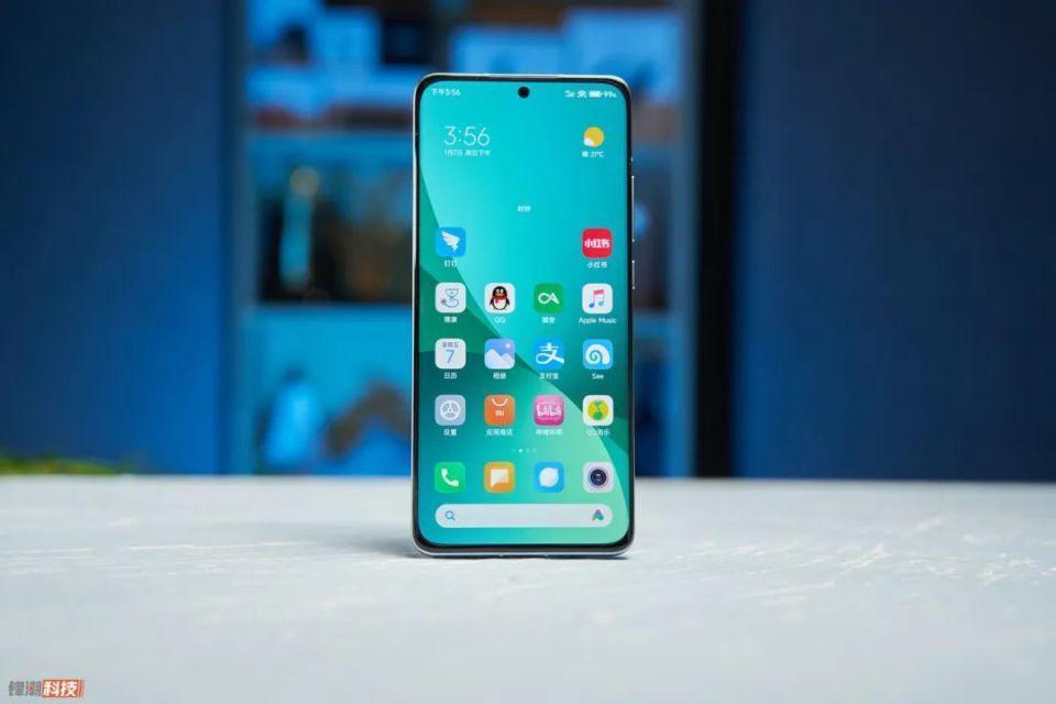 啧啧，小米这满血小屏，果然没对手