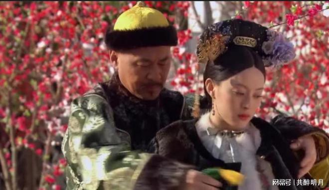 拍《甄嬛传》时，孙俪头太痒偷挠了一下，导演拍手道：太棒了