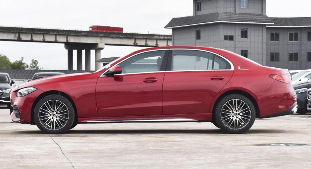 雷军在线征求 50 万内最美轿车，网友：奥迪 A6 ！