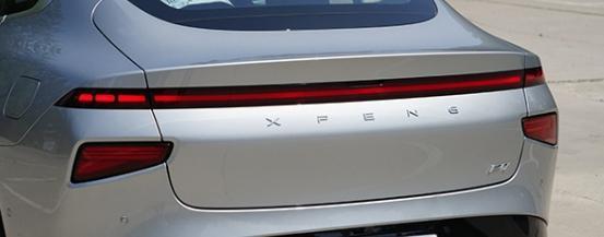 雷军在线征求 50 万内最美轿车，网友：奥迪 A6 ！