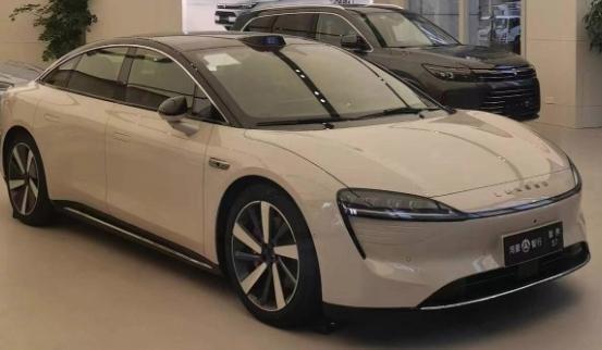 雷军在线征求 50 万内最美轿车，网友：奥迪 A6 ！