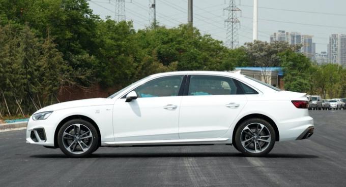 雷军在线征求 50 万内最美轿车，网友：奥迪 A6 ！