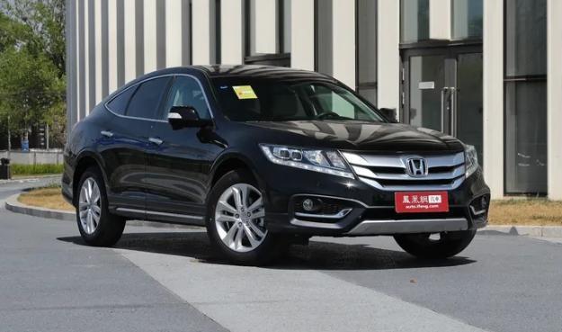 雷军在线征求 50 万内最美轿车，网友：奥迪 A6 ！