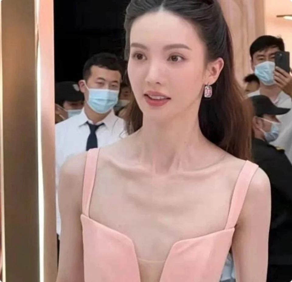 香港这一夜，阿娇的“赘肉”，是对内娱畸形审美的反击