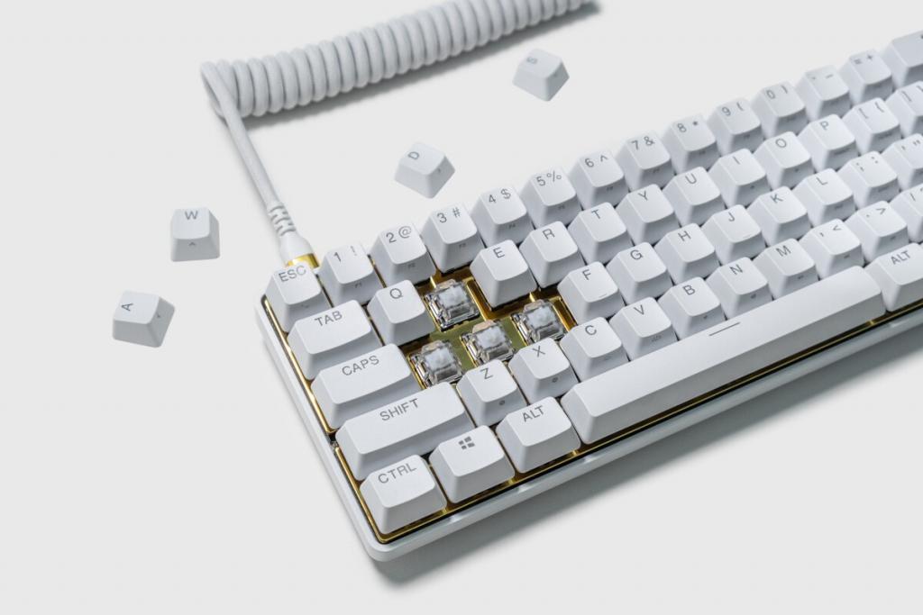 赛睿推出“白金版”APEX PRO MINI 限量机械键盘，售 379.99 美元