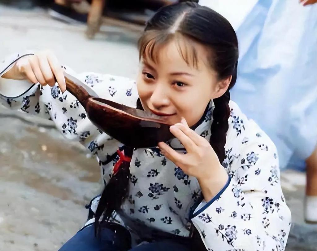 因丈夫丑不想要孩子,受到婆婆开导后,女儿如今貌美如花