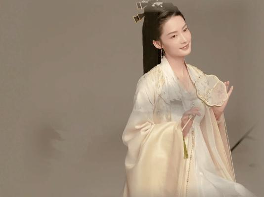 庆余年2预告：毛晓彤肿了，张若昀更帅了，被庆帝新老婆惊艳了