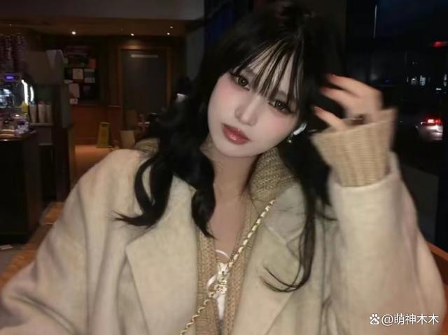 汪峰女儿被曝签约那英公司，前妻直播怒其不顾女儿感受