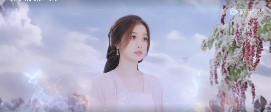 她的流量是“夹”来的？