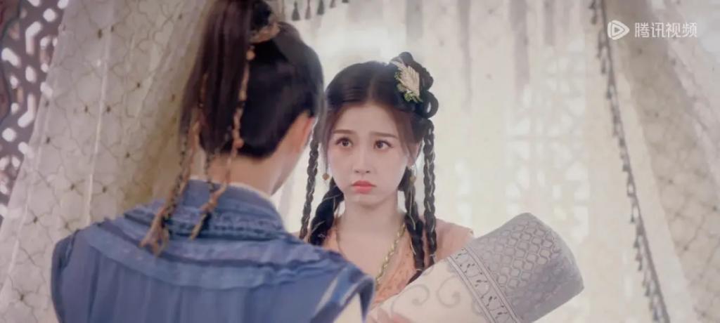 她的流量是“夹”来的？