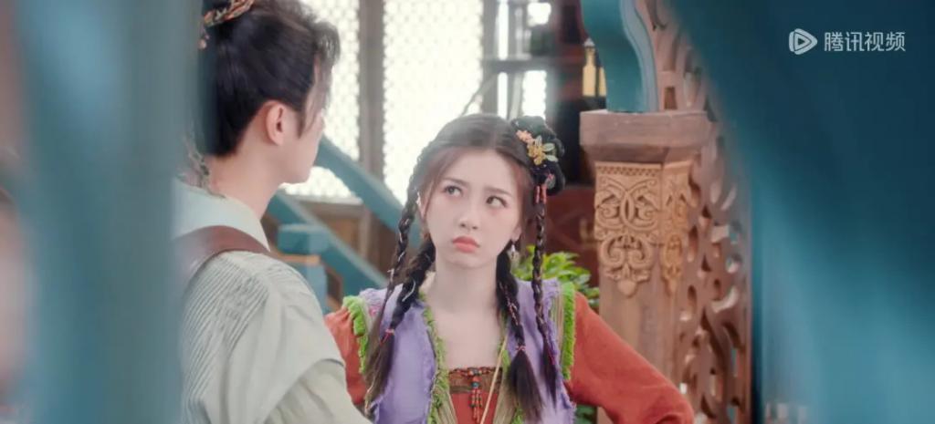 她的流量是“夹”来的？