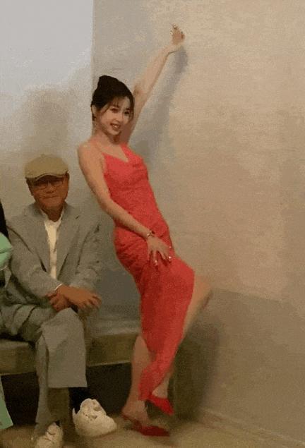 她的流量是“夹”来的？