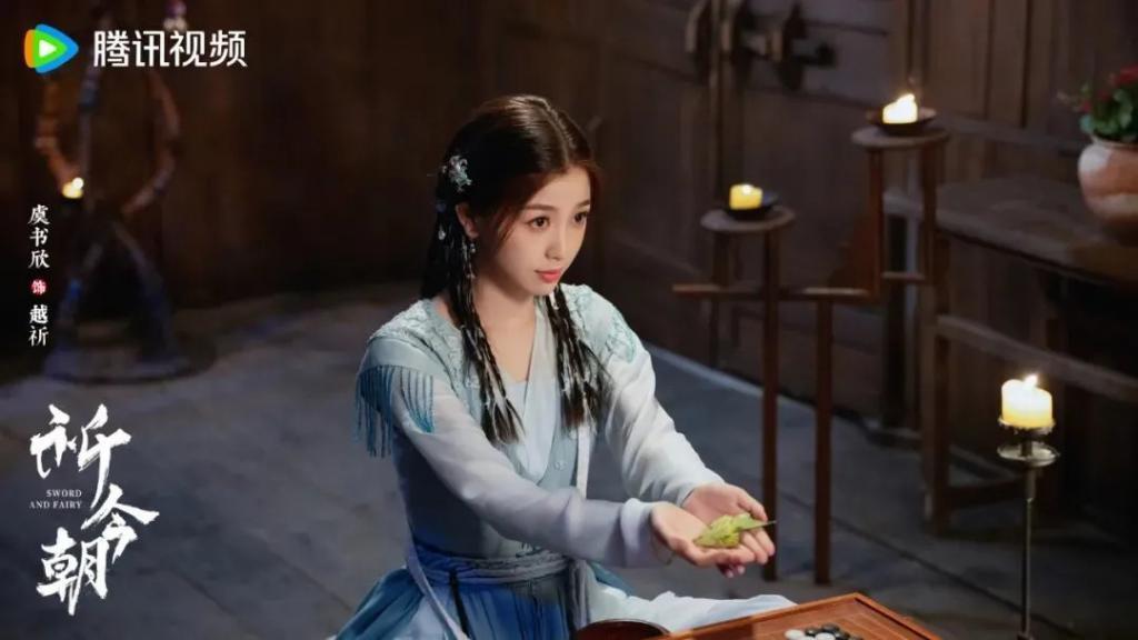 她的流量是“夹”来的？