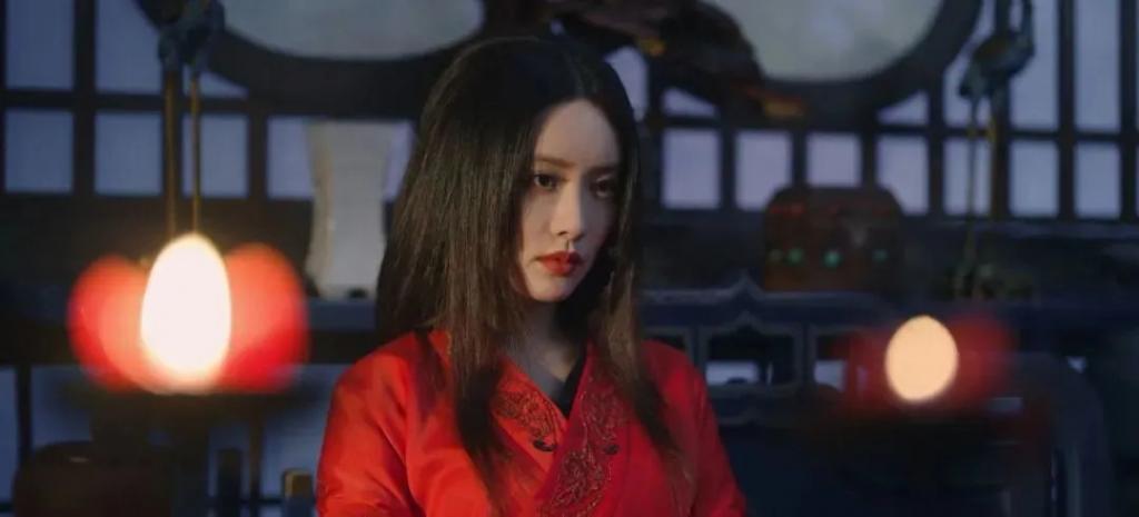 她的流量是“夹”来的？