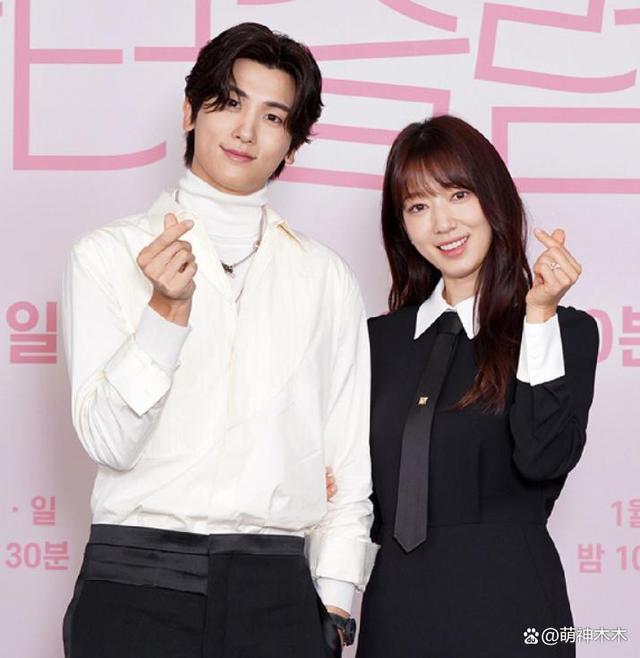 韩星朴信惠热搜翻车！挺着肚子偷文化，产后又来中国营销