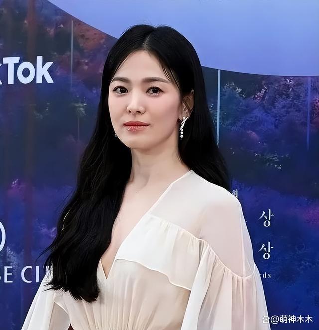 43岁宋慧乔生图曝光，状态真实，苹果肌显年龄