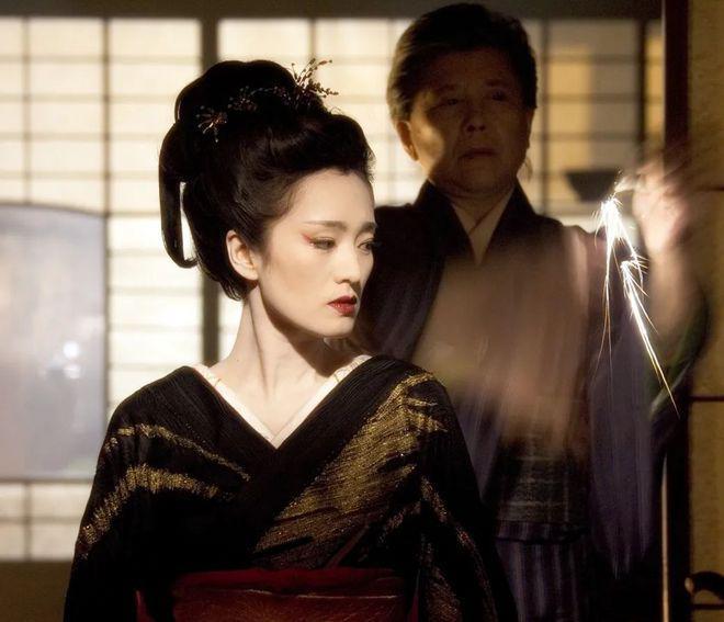 看腻了网红小花，开始怀念科班“青衣脸”？