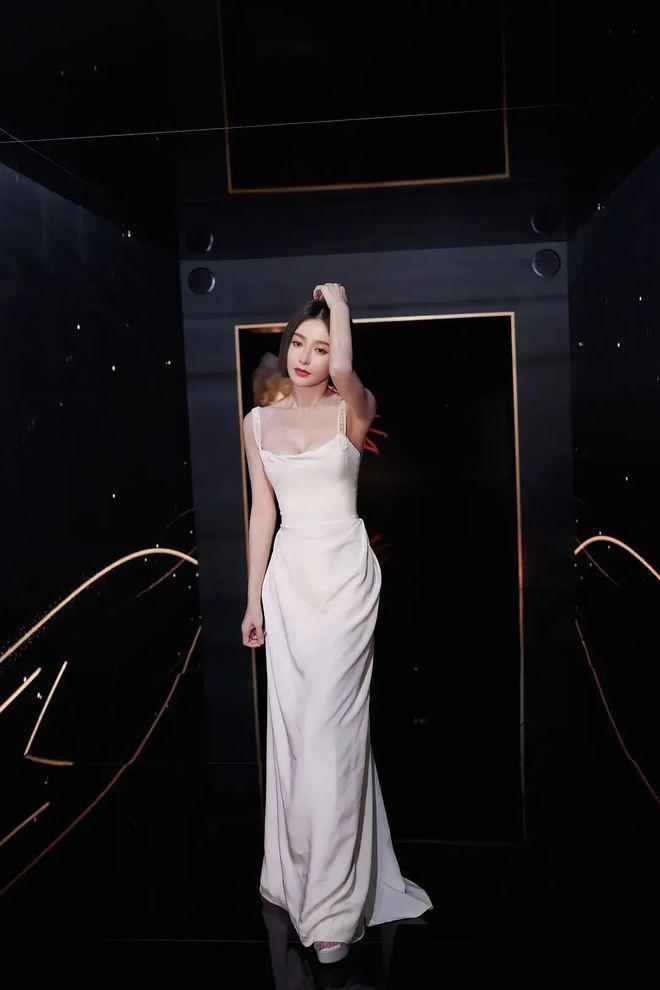 秦岚为了身材有多拼？90斤还不吃晚饭和主食