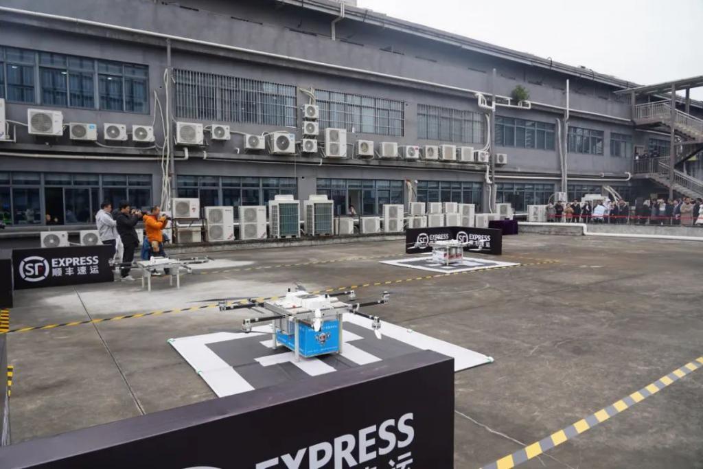 使用无人机低空运输首饰珠宝，深圳首条“黄金”航线开通