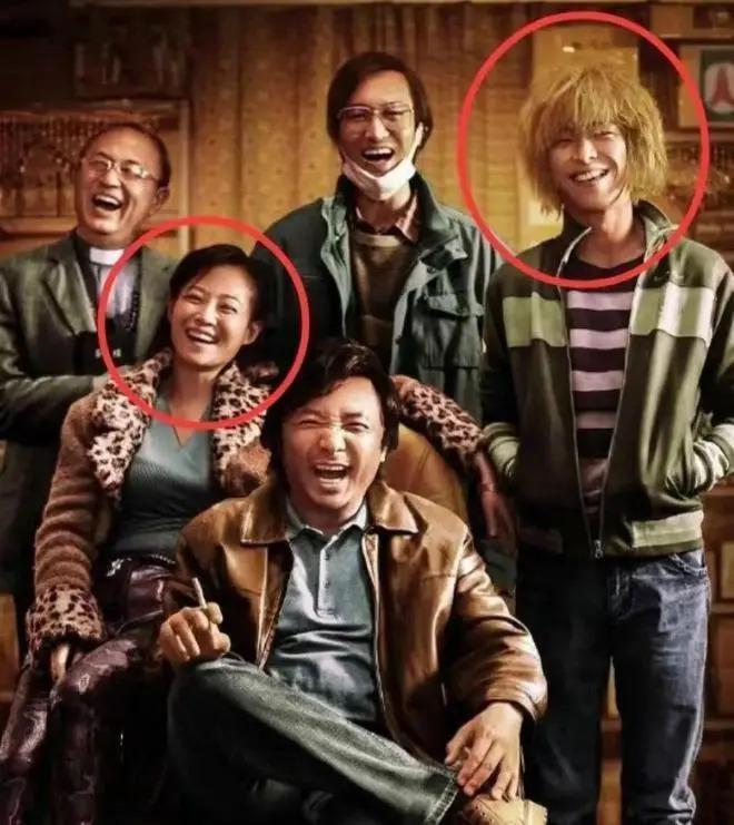 王传君章宇街头亲吻被拍，谭卓的回应让人浮想联翩